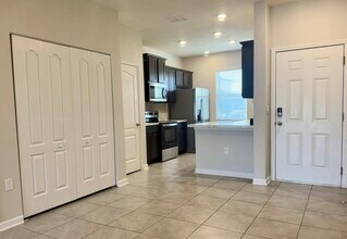 3992 Village View Ln in Orange Park, FL - Foto de edificio - Building Photo