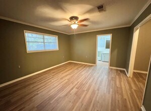 1225 Lake Terrace Dr in Elgin, TX - Building Photo - Building Photo