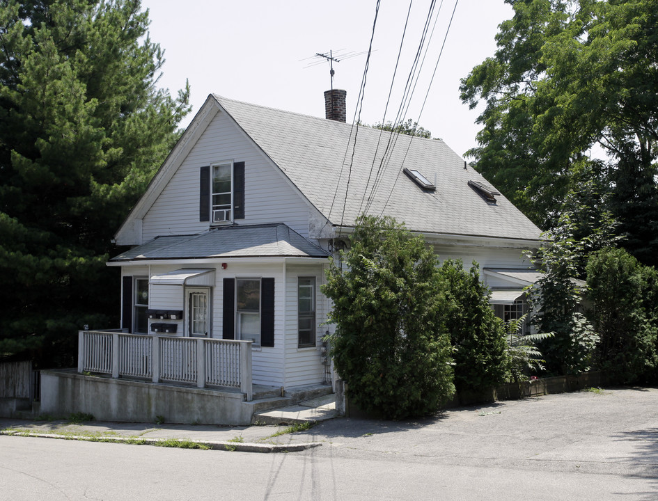 16 Chestnut Hill Ave in Cranston, RI - Building Photo