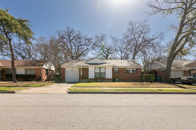1803 Oak Tree Ln in Arlington, TX - Building Photo - Building Photo