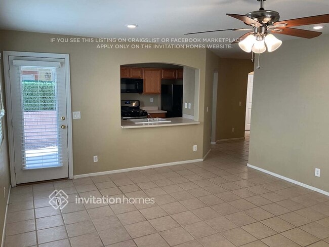 9274 Hollander Ave in Las Vegas, NV - Building Photo - Building Photo