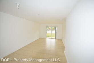 4137 Stirling Rd in Fort Lauderdale, FL - Building Photo - Building Photo