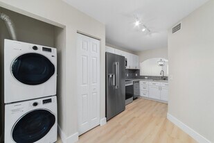 3750 N Jog Rd in Royal Palm Beach, FL - Building Photo