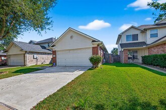 14235 Stone Cottage Ln in Houston, TX - Building Photo - Building Photo