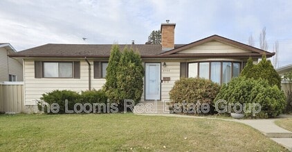8708 Meadowlark Rd NW in Edmonton, AB - Building Photo - Building Photo