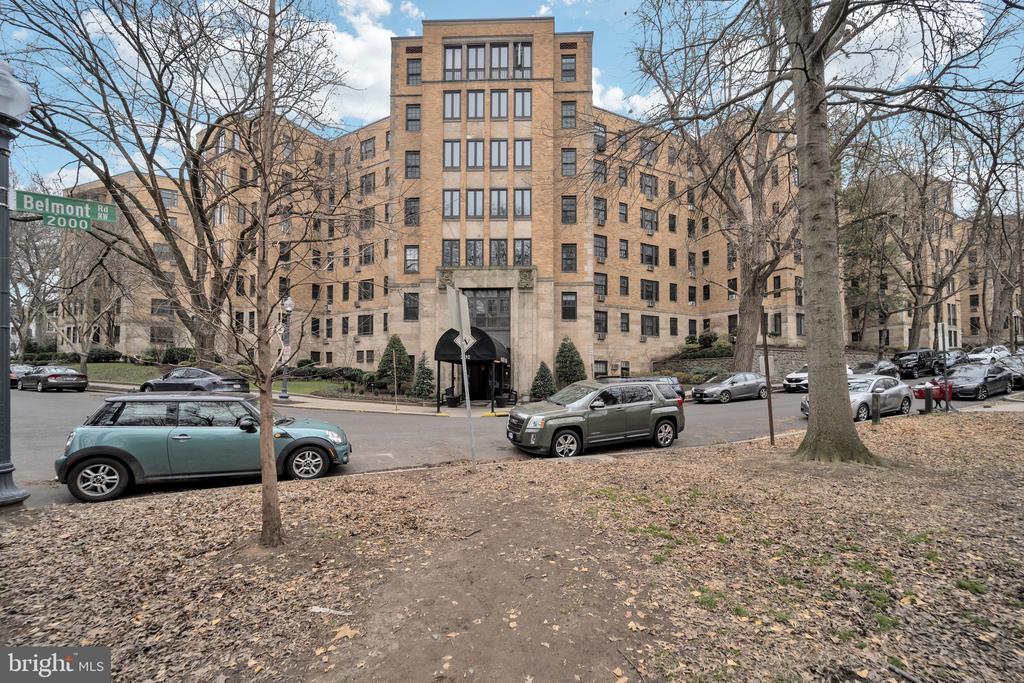 2032 Belmont Rd NW-Unit -215 in Washington, DC - Building Photo