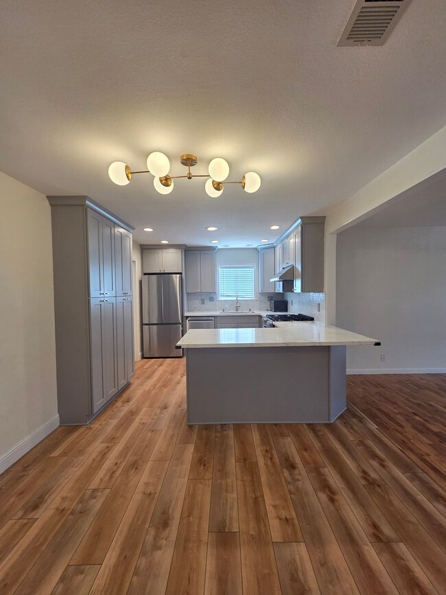 1517 Weaverly Dr in Petaluma, CA - Building Photo - Building Photo