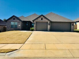1224 Bradley St in Centerton, AR - Building Photo