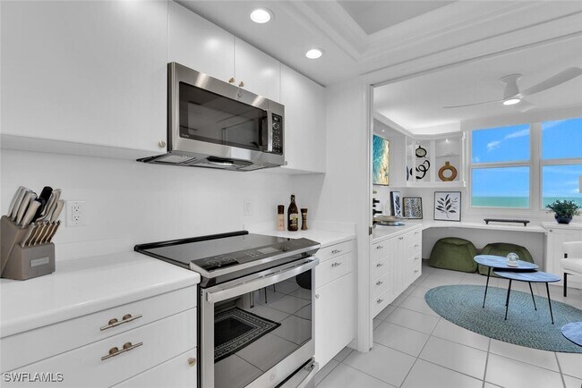 property at 6101 Pelican Bay Blvd