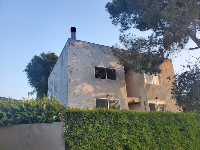 676 San Juan Ave, Unit #A in Venice, CA - Foto de edificio - Building Photo