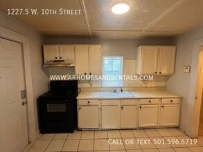 1227.5 W 10th St in North Little Rock, AR - Building Photo - Building Photo