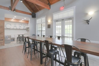 The Linc Apartments in Urbana, IL - Foto de edificio - Interior Photo