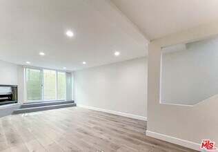 942 7th St in Santa Monica, CA - Building Photo - Building Photo