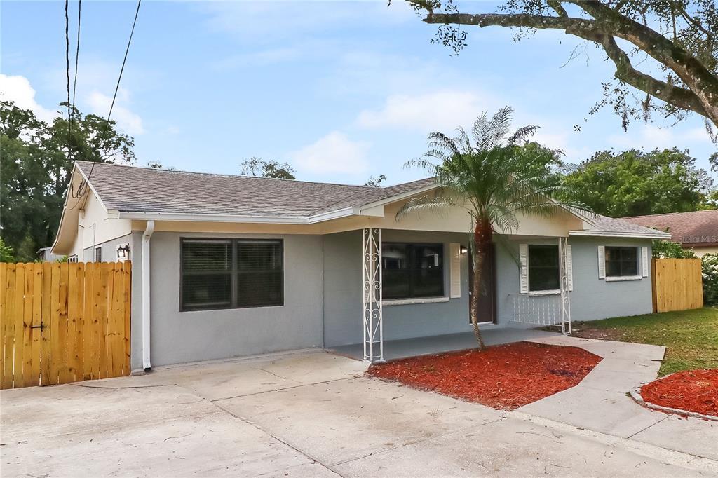 8911 Navajo Ave in Tampa, FL - Foto de edificio