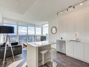 4733 Hazel St in Burnaby, BC - Building Photo - Building Photo