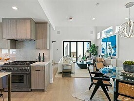 603 Iris Ave in Newport Beach, CA - Building Photo