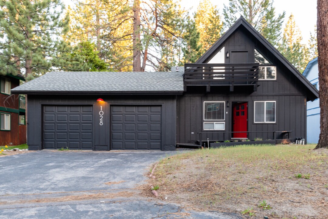 1028 Silverwood Cir in South Lake Tahoe, CA - Building Photo