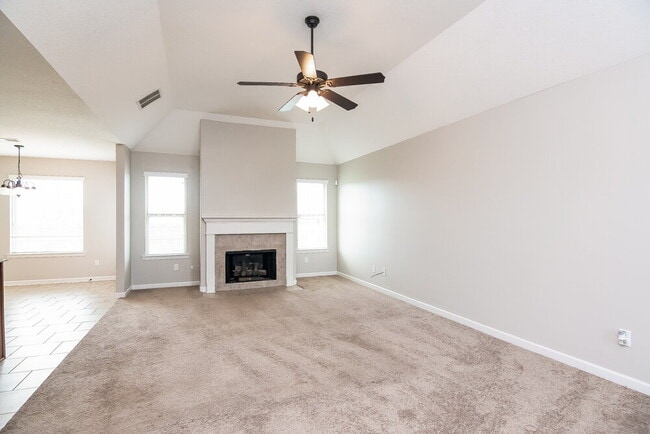 40 Willow Springs Ln in Oakland, TN - Foto de edificio - Building Photo