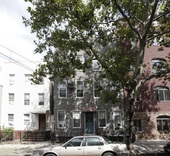 149 Frost St in Brooklyn, NY - Building Photo - Building Photo