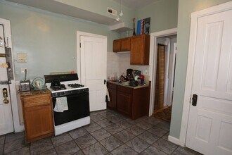 2057 W Roscoe St, Unit J00P in Chicago, IL - Building Photo - Building Photo
