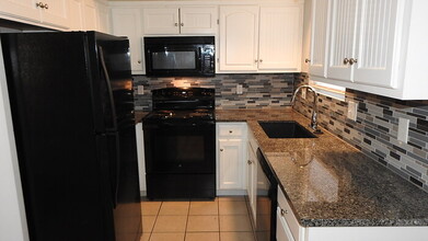 620 N Hocker Ave in Independence, MO - Building Photo - Building Photo