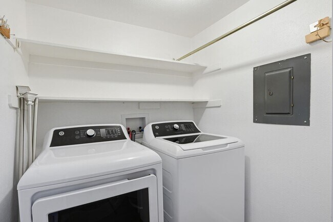 2535 Wedglea Dr in Dallas, TX - Foto de edificio - Building Photo