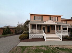 39 Coram Rd in Shelton, CT - Building Photo