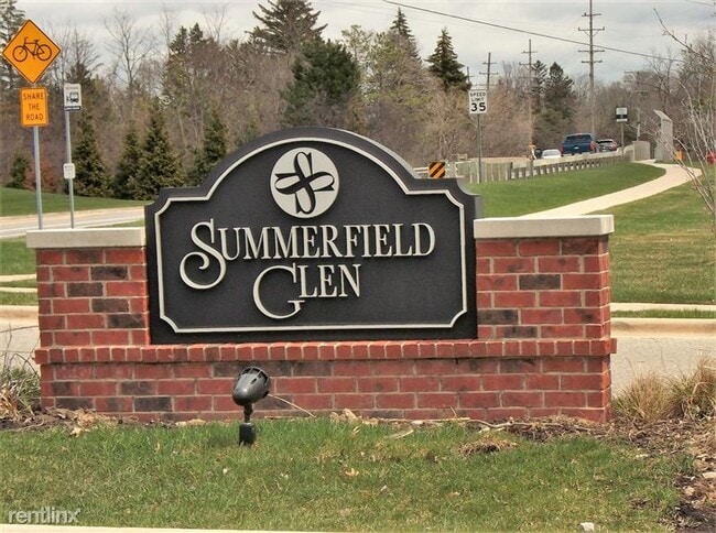 958 W Summerfield Gln Cir in Ann Arbor, MI - Building Photo - Building Photo
