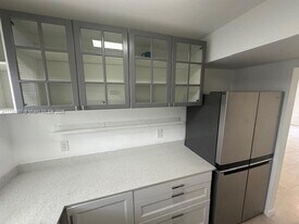 7660 SW 82nd St in Miami, FL - Building Photo