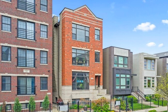 property at 4820 S Champlain Ave