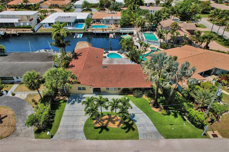 2051 Coral Reef Dr in Pompano Beach, FL - Building Photo
