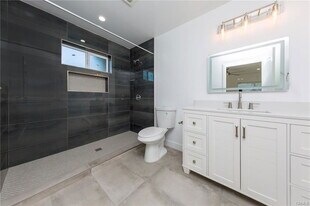 7510 Etiwanda Ave in Los Angeles, CA - Building Photo