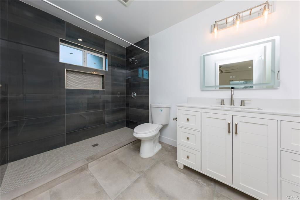 7510 Etiwanda Ave in Los Angeles, CA - Building Photo