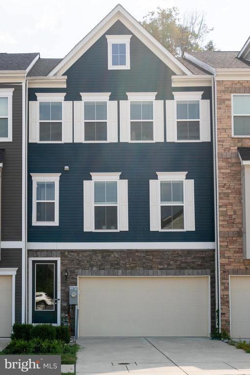 property at 1445 Honeylocust Dr