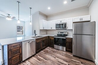 Pads at West Madison in Franklin, KY - Building Photo - Interior Photo