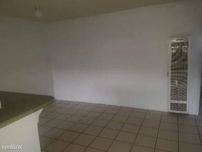 305 W Guinida Ln in Anaheim, CA - Building Photo - Building Photo