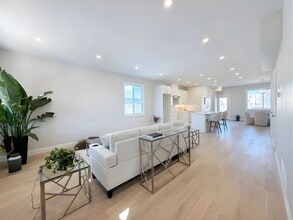 26 Haight St in St Catharines, ON - Building Photo - Building Photo