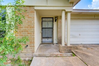 15515 Mira Monte Dr in Houston, TX - Building Photo - Building Photo