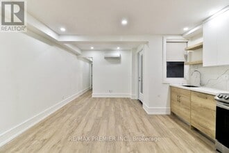 88 Lindsey Ave in Toronto, ON - Building Photo - Building Photo