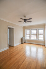 1361 W Greenleaf Ave, Unit #2A in Chicago, IL - Building Photo - Building Photo