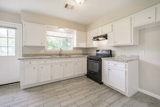 1306 Glencrest Dr in Pasadena, TX - Building Photo - Building Photo