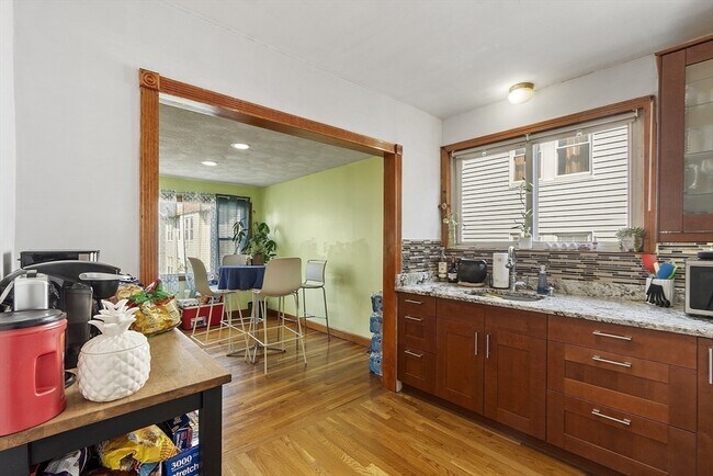 483 Broadway in Medford, MA - Building Photo - Building Photo
