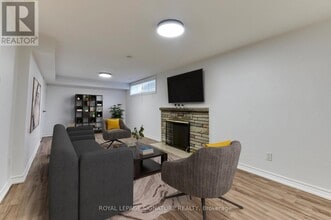 43 Meadowacres Dr in Toronto, ON - Building Photo - Building Photo