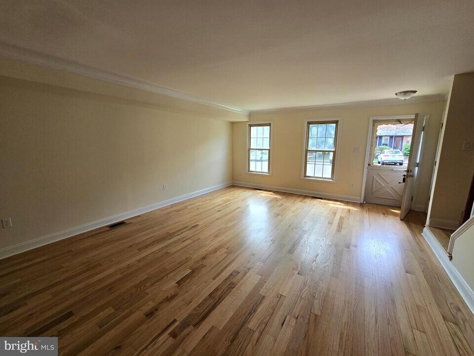 104 Providence Ave in Doylestown, PA - Building Photo