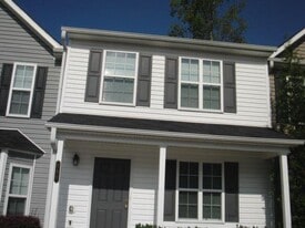 755 Crestwell Cir in Atlanta, GA - Building Photo