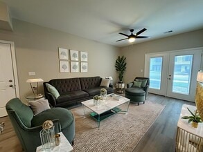 Valhalla Park Place in Louisville, KY - Foto de edificio - Building Photo