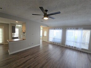 10935 Indian Vista Dr in Houston, TX - Building Photo - Building Photo