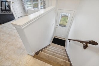 65 Willow Ln in Grimsby, ON - Building Photo - Building Photo