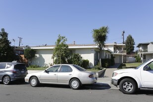 17371 Keelson Ln in Huntington Beach, CA - Building Photo