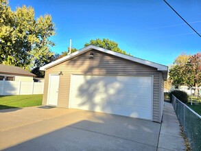 1719 N Taylor Ave in Grand Island, NE - Foto de edificio - Building Photo